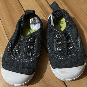 3/9$ canvass style runner size 5 baby